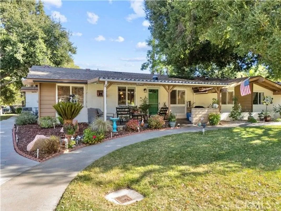 Property Slideshow image 1 of 28 | 19348 avenue of the oaks, Newhall, CA, 91321