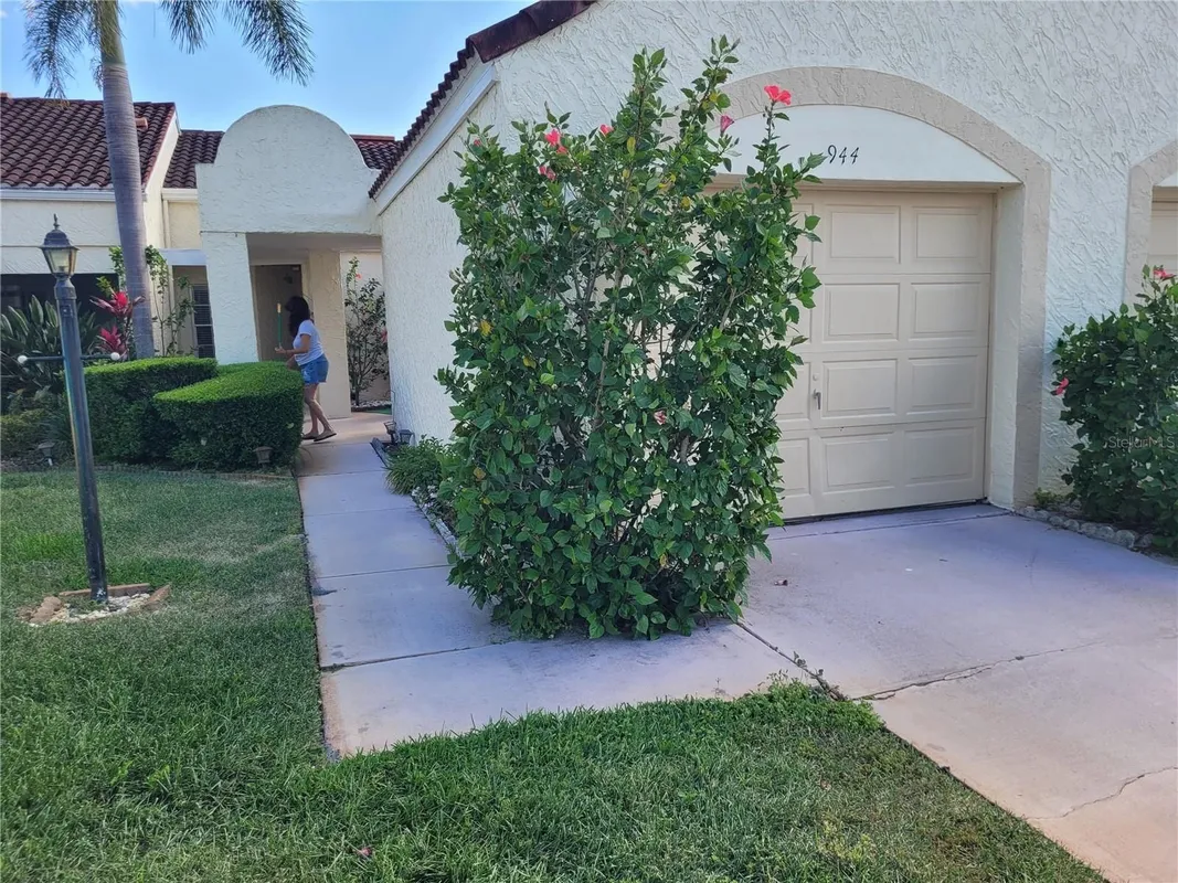 Property Slideshow image 1 of 11 | 944 madrid dr, Palm Harbor, FL, 34684