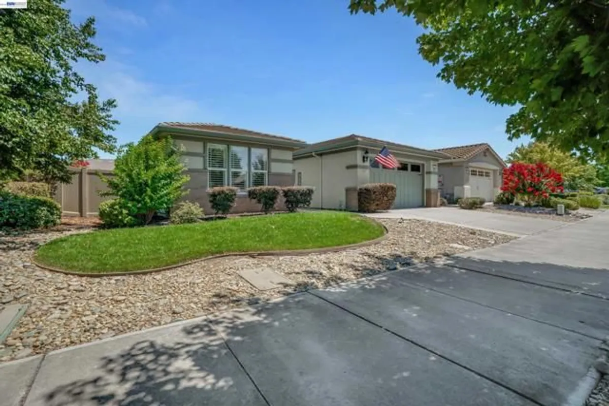 Property Slideshow image 1 of 47 | 2472 shadow berry dr, Manteca, CA, 95336