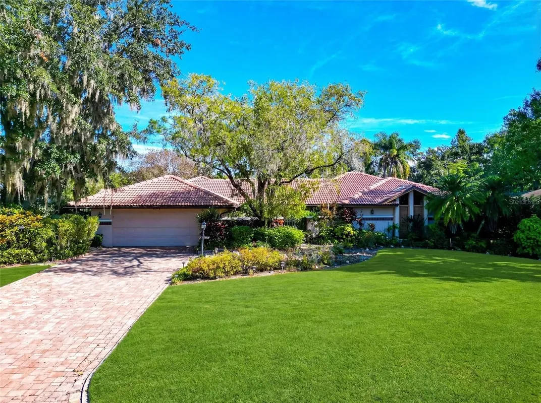 Property Slideshow image 1 of 55 | 6976 country lakes cir, Sarasota, FL, 34243