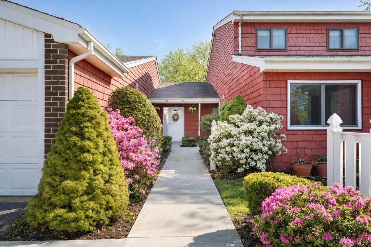 Property Slideshow image 1 of 29 | 506 drew dr, Smithtown, NY, 11780