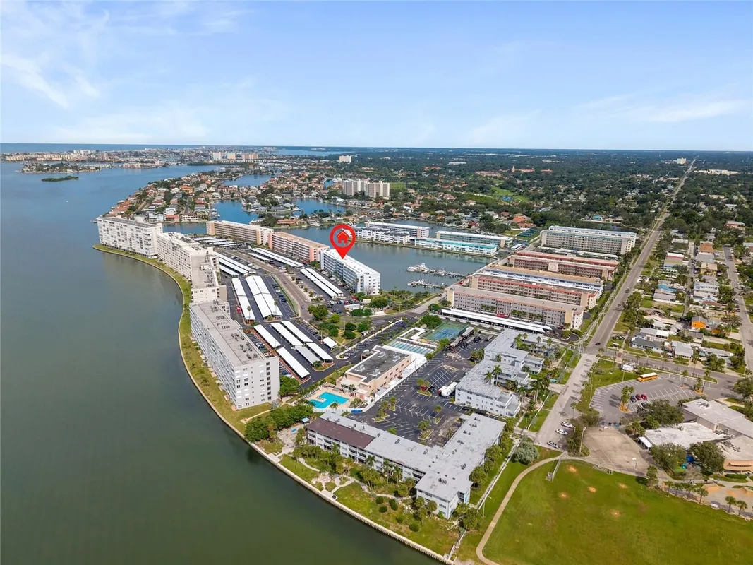 Property Slideshow image 1 of 50 | 5925 shore blvd 608, Gulfport, FL, 33707