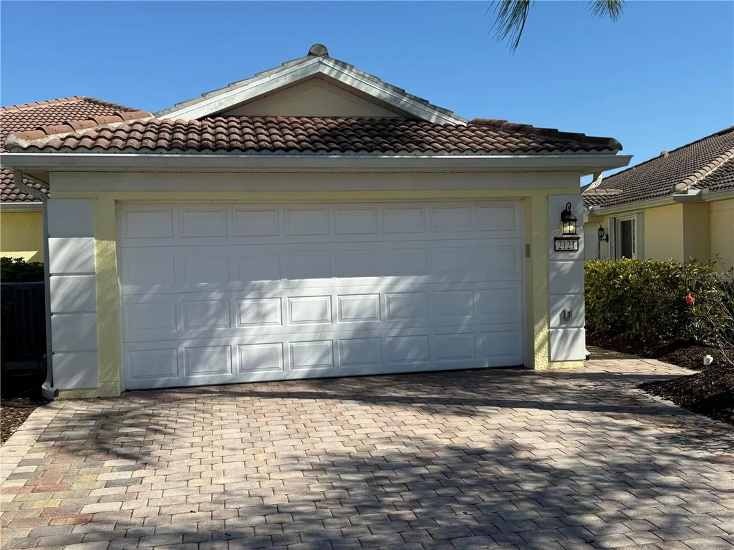 Property Slideshow image 1 of 25 | 2121 burgos dr, Sarasota, FL, 34238