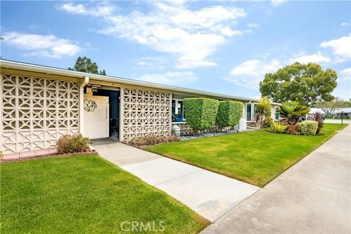 Property Slideshow image 1 of 38 | 1800 sunningdale 18b, Seal Beach, CA, 90740