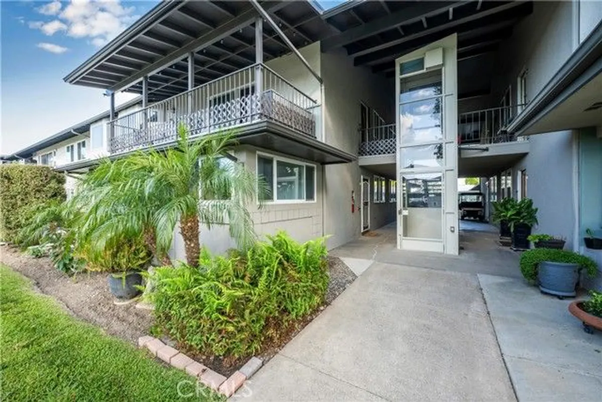 Property Slideshow image 1 of 50 | 1841 mckinney way 24g, Seal Beach, CA, 90740