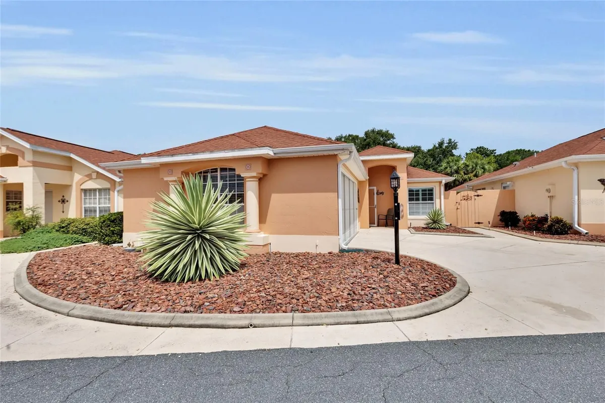 Property Slideshow image 1 of 45 | 916 medira dr, Lady Lake, FL, 32159