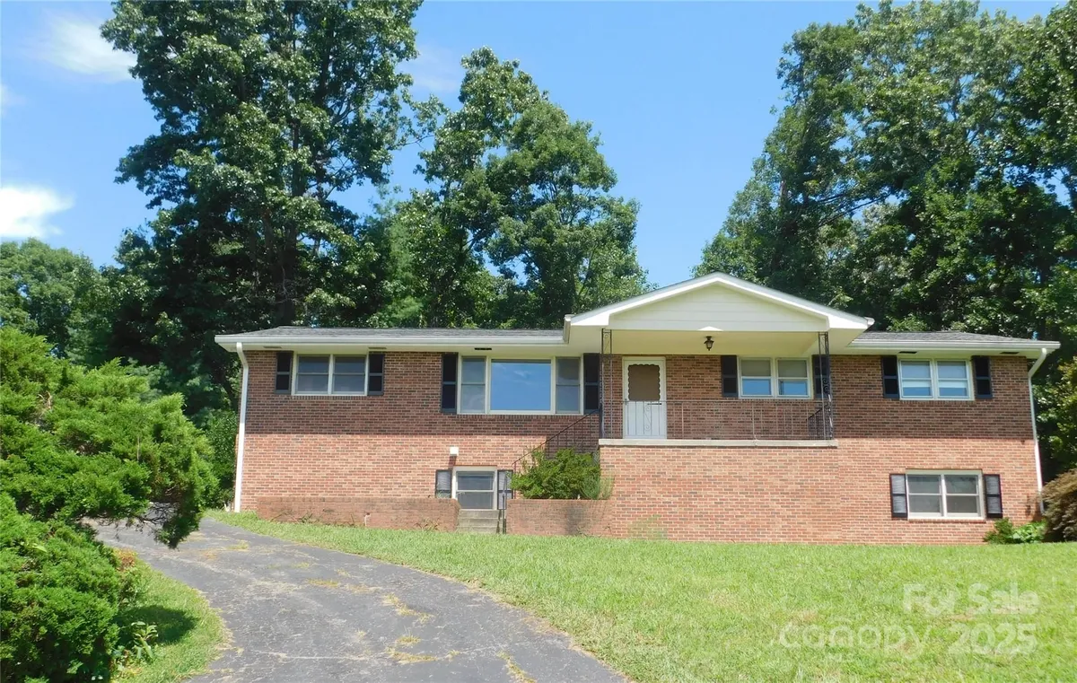 Property Slideshow image 1 of 33 | 125 fulton dr, Hendersonville, NC, 28792