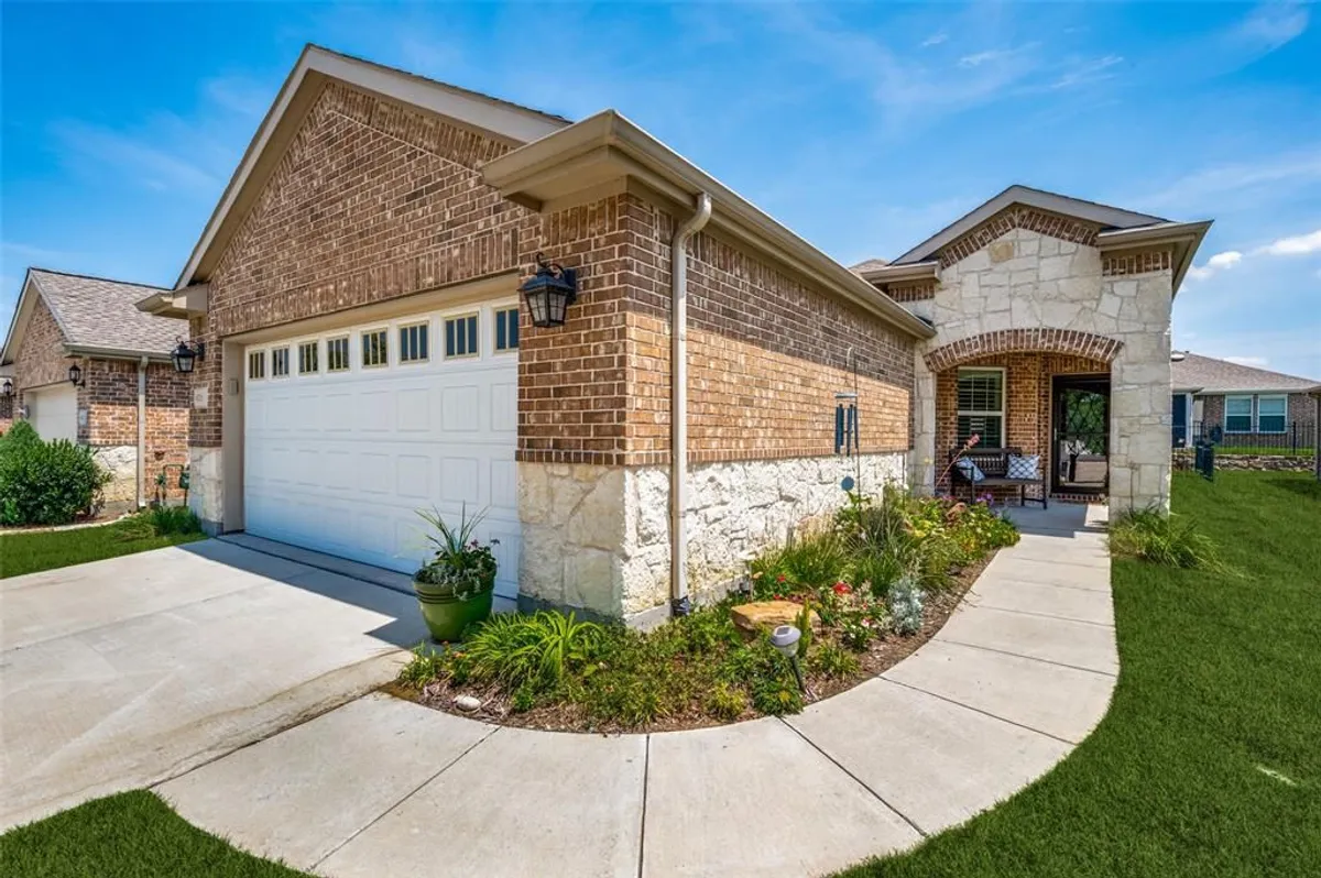 Property Slideshow image 1 of 40 | 6726 hickory creek dr, Frisco, TX, 75036