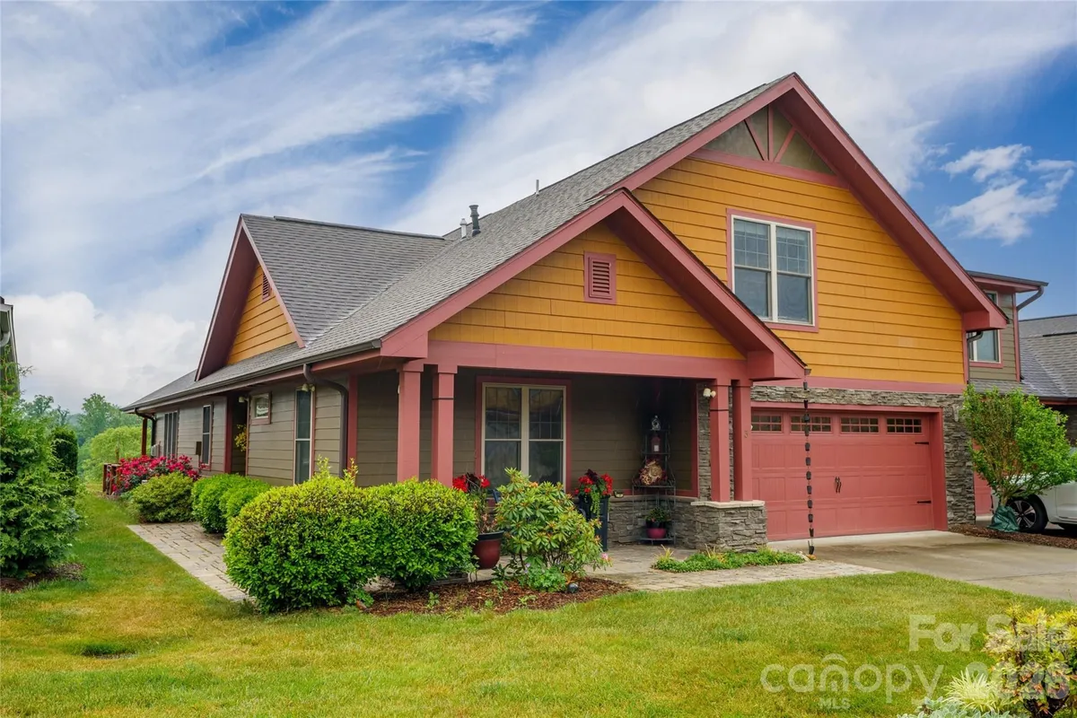 Property Slideshow image 1 of 37 | 3 holland mountain vw, Asheville, NC, 28804