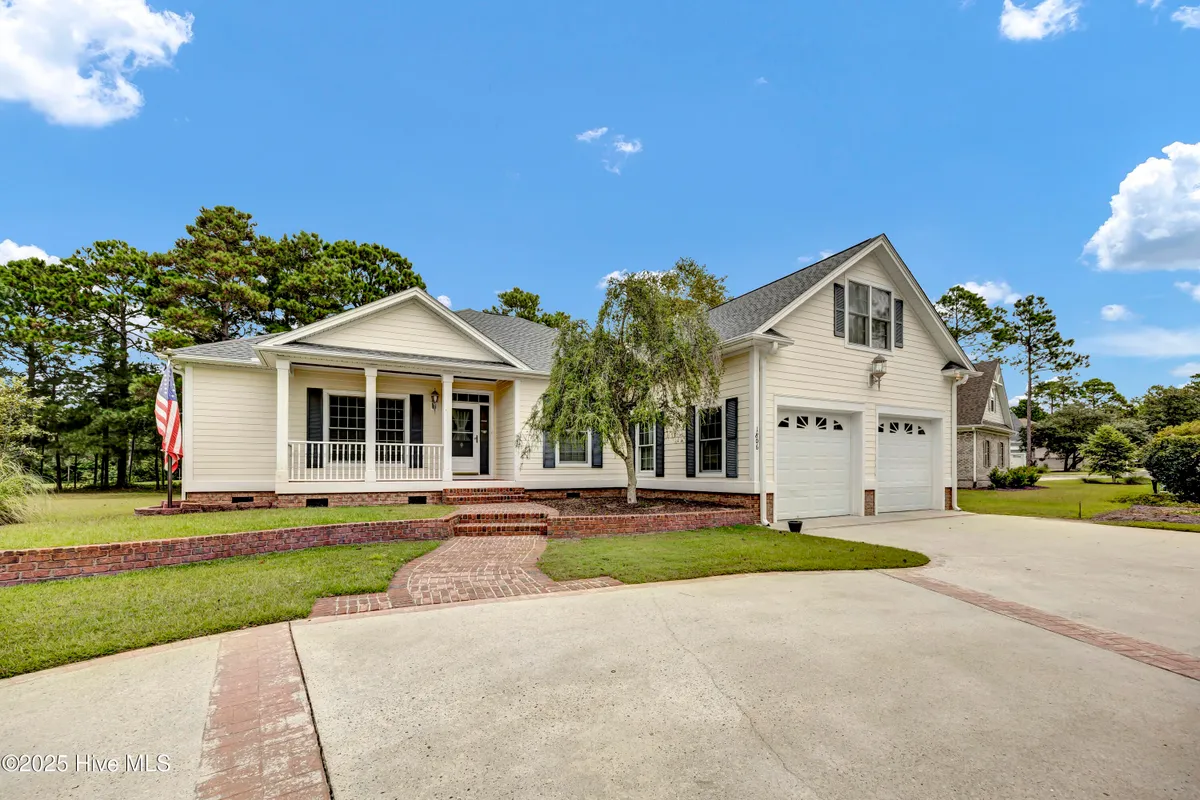 Property Slideshow image 1 of 61 | 1806 urchin ln, Bolivia, NC, 28422