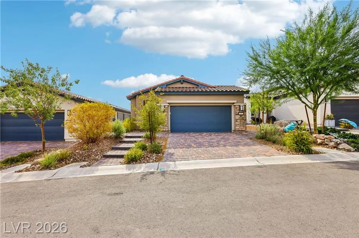 Property Slideshow image 1 of 77 | 60 stone bluff ln, Henderson, NV, 89011