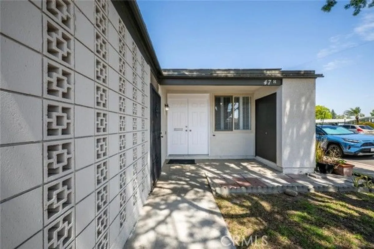 Property Slideshow image 1 of 52 | 13120 del monte dr 47h m15, Seal Beach, CA, 90740
