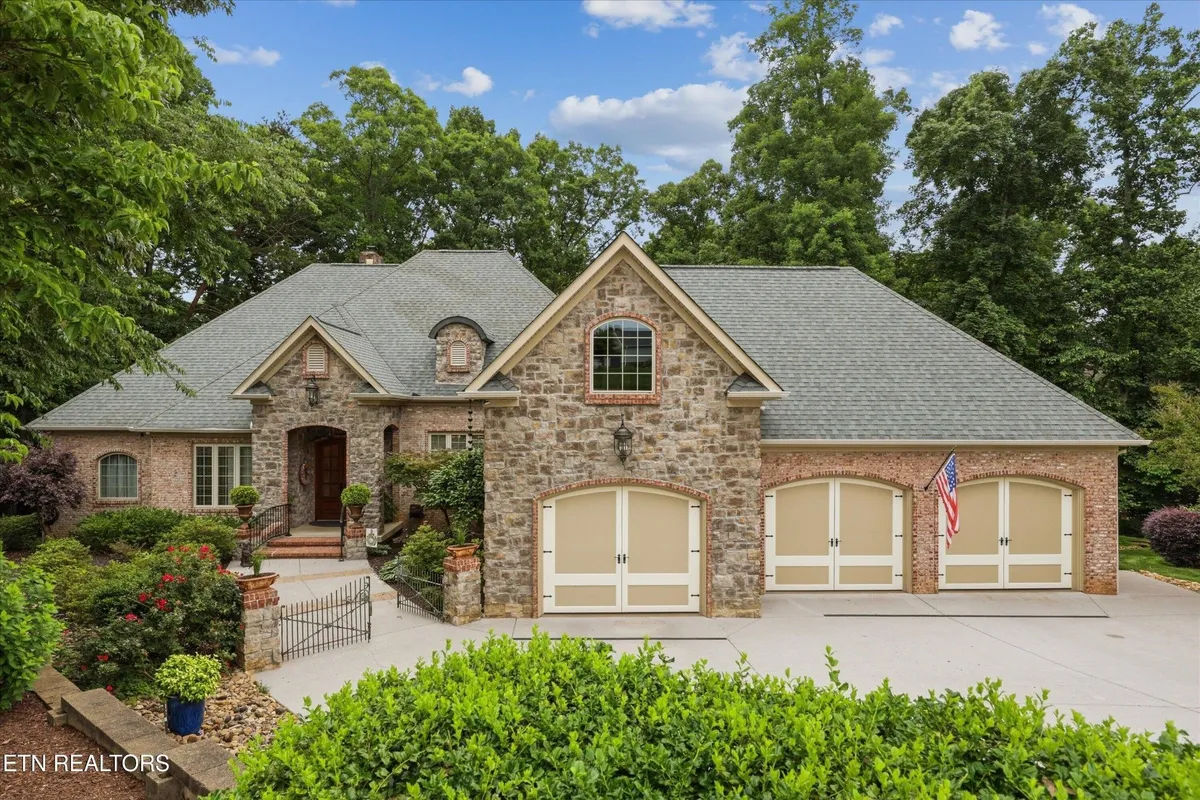Property Slideshow image 1 of 60 | 212 okema trce, Loudon, TN, 37774