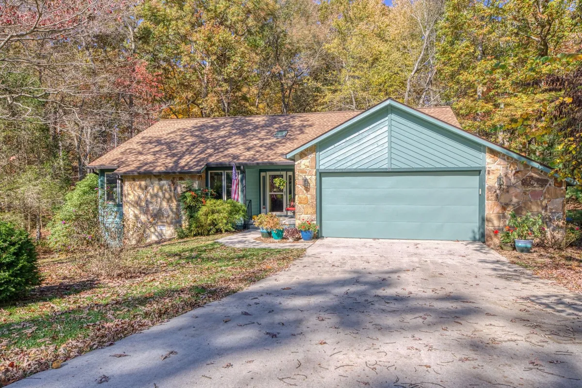 Property Slideshow image 1 of 43 | 54 heather glen ct, Crossville, TN, 38558