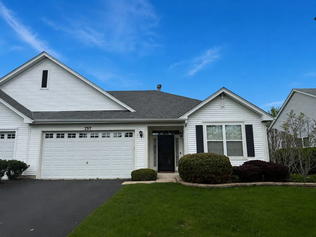 Property Slideshow image 1 of 22 | 757 bellevue cir, Oswego, IL, 60543