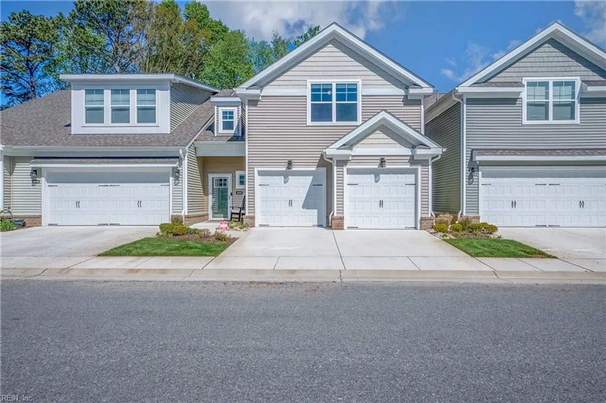 Property Slideshow image 1 of 46 | 4646 longleaf pl, Chesapeake, VA, 23321
