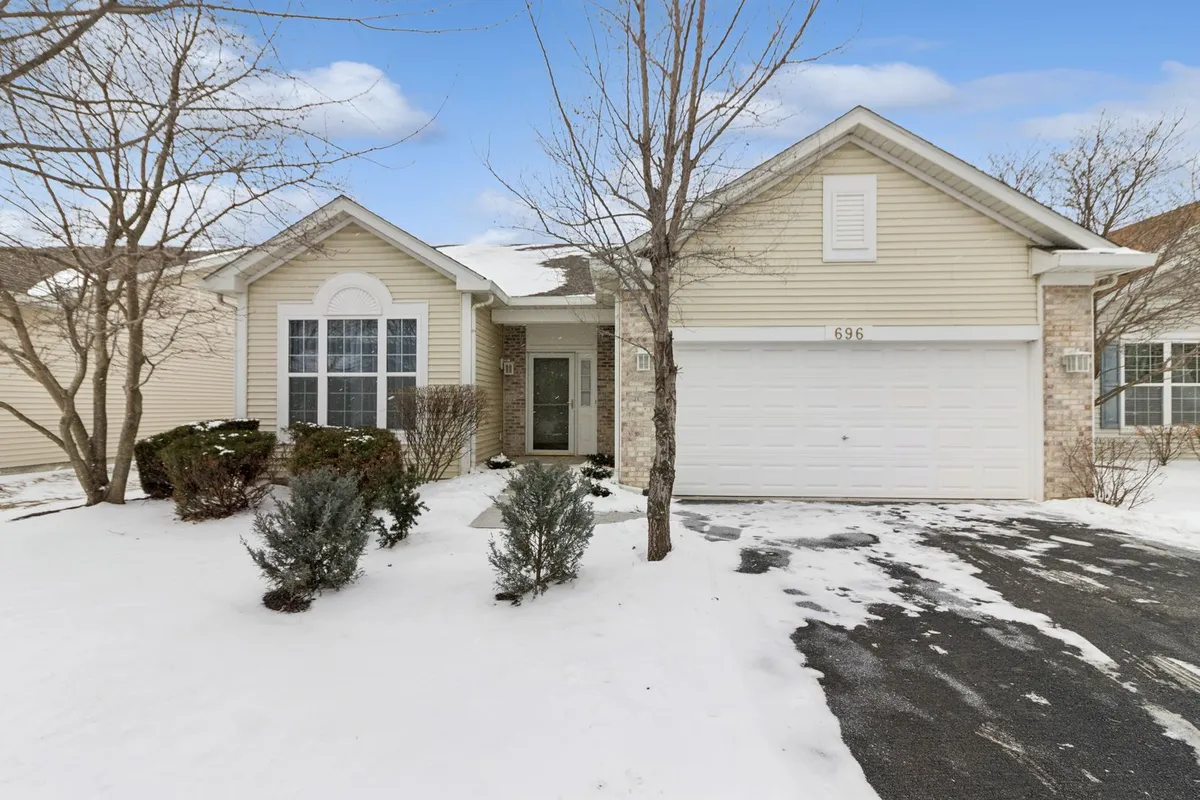 Property Slideshow image 1 of 20 | 696 s wellston ln, Romeoville, IL, 60446