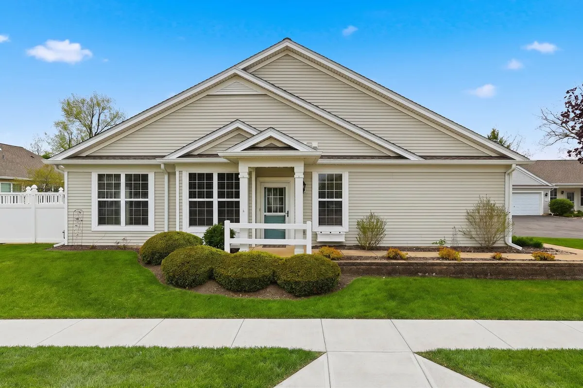 Property Slideshow image 1 of 31 | 12511 rock island trl, Huntley, IL, 60142