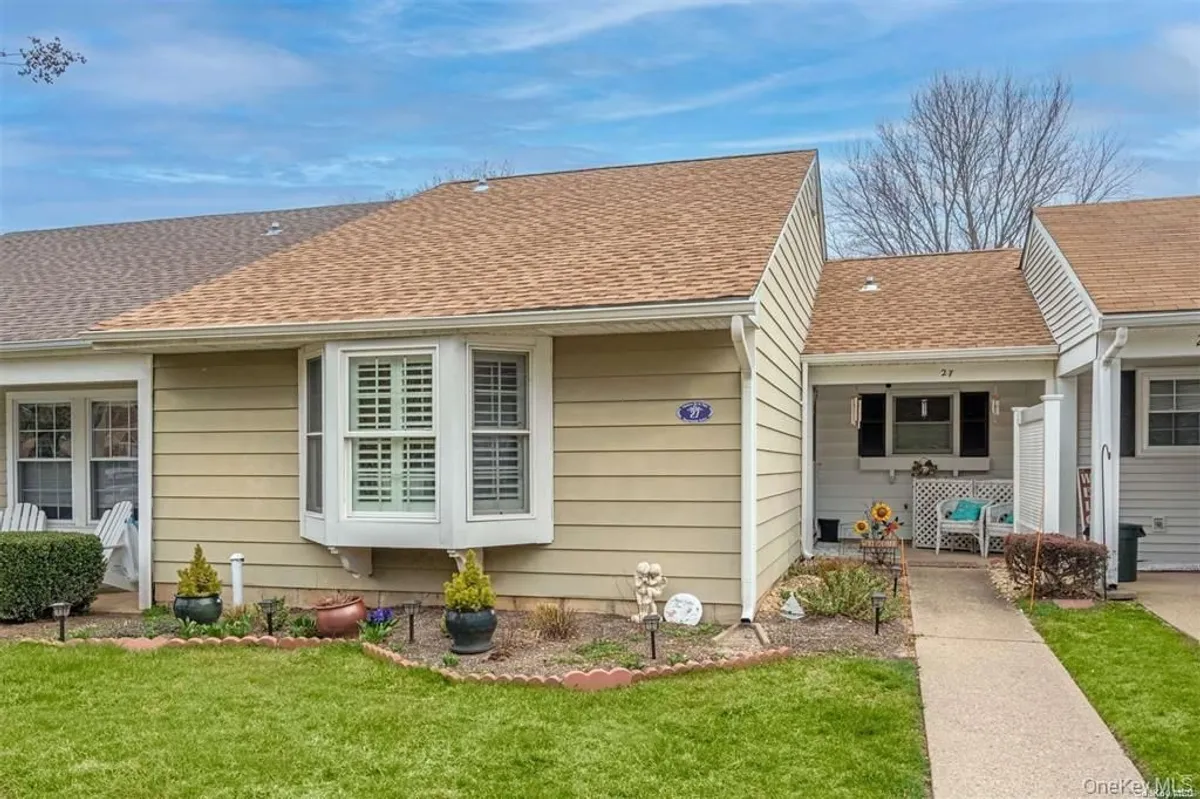 Property Slideshow image 1 of 23 | 27 hearthside dr, Mount Sinai, NY, 11766