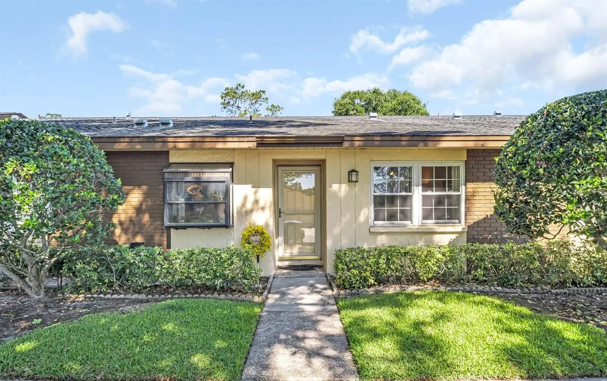 Property Slideshow image 1 of 43 | 860 maclaren dr b, Palm Harbor, FL, 34684