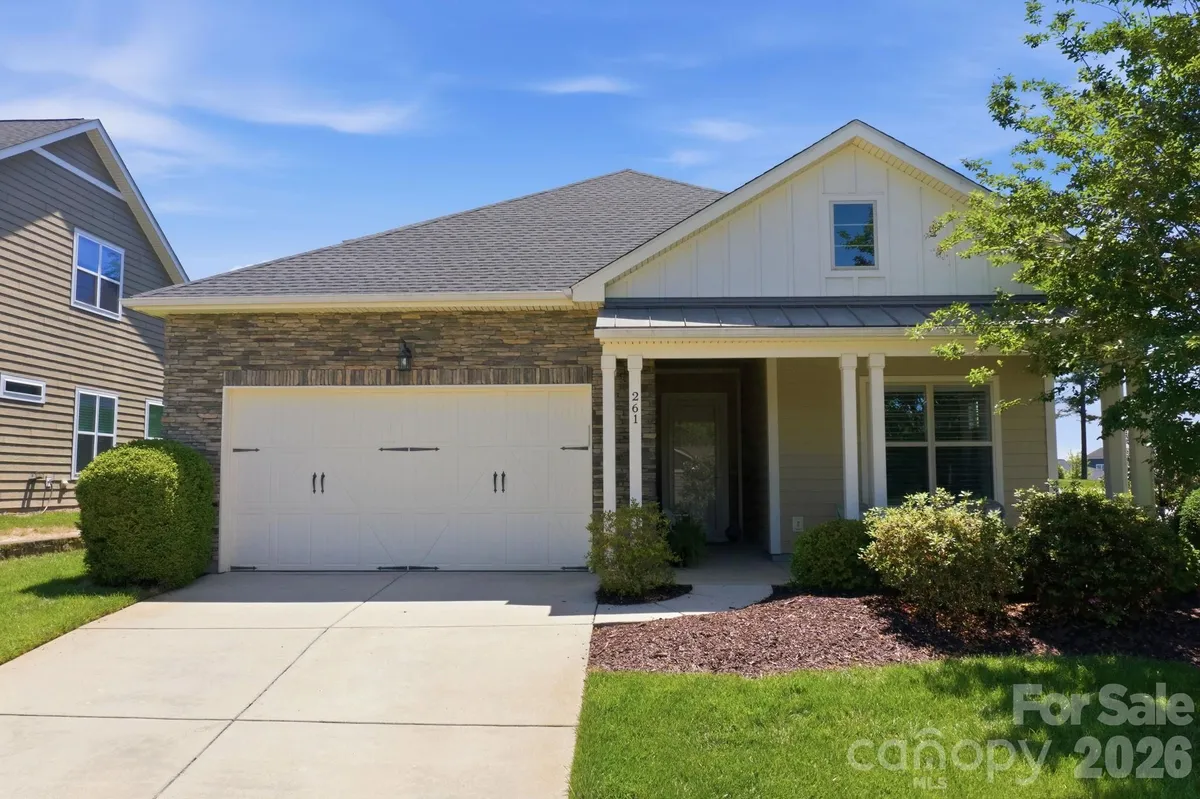 Property Slideshow image 1 of 40 | 261 stone mountain way, Denver, NC, 28037