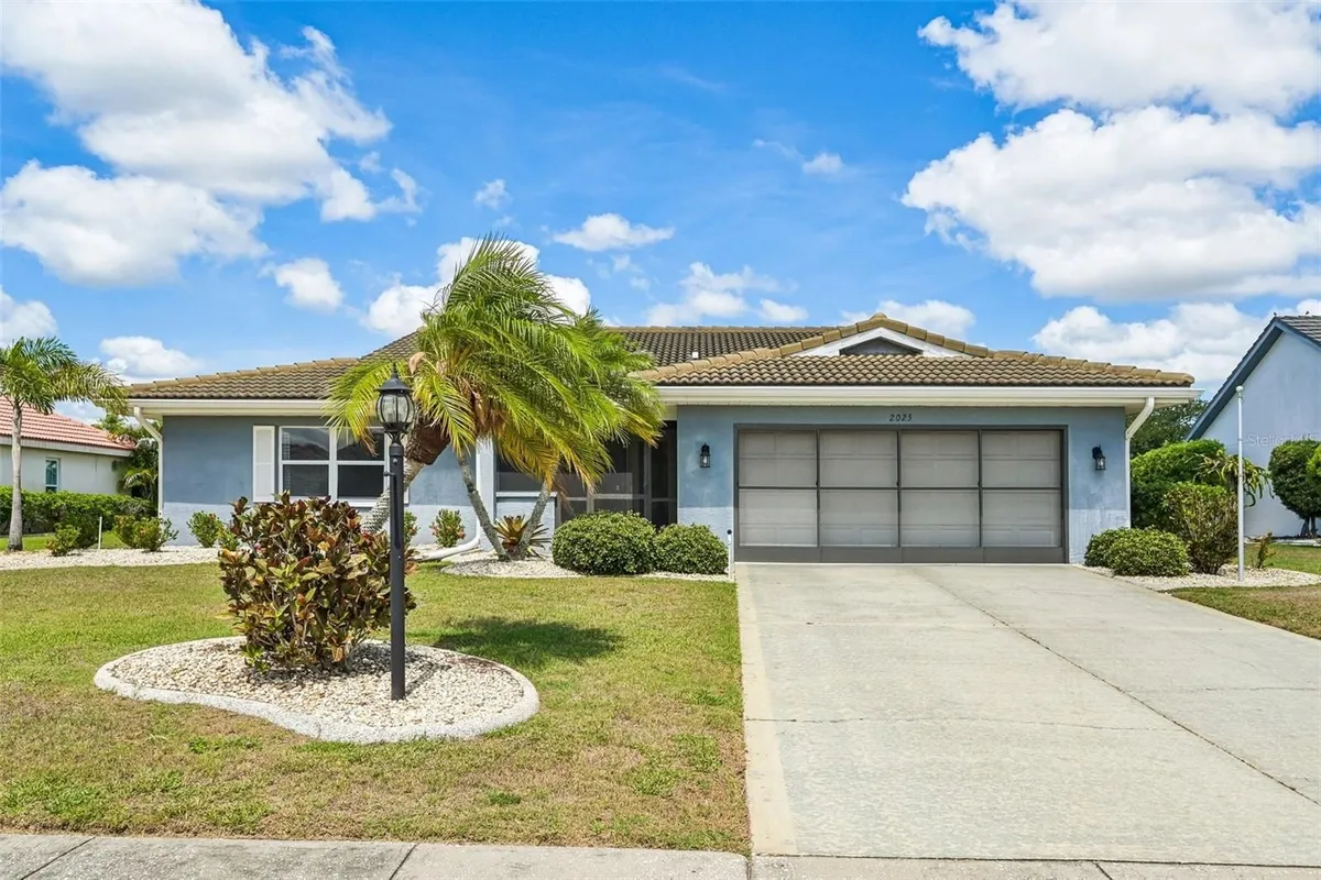 Property Slideshow image 1 of 52 | 2025 new bedford dr, Sun City Center, FL, 33573