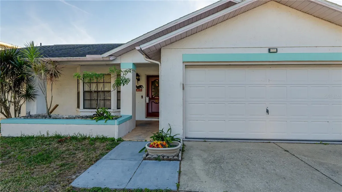 Property Slideshow image 1 of 39 | 10733 fallen leaf ln, Port Richey, FL, 34668