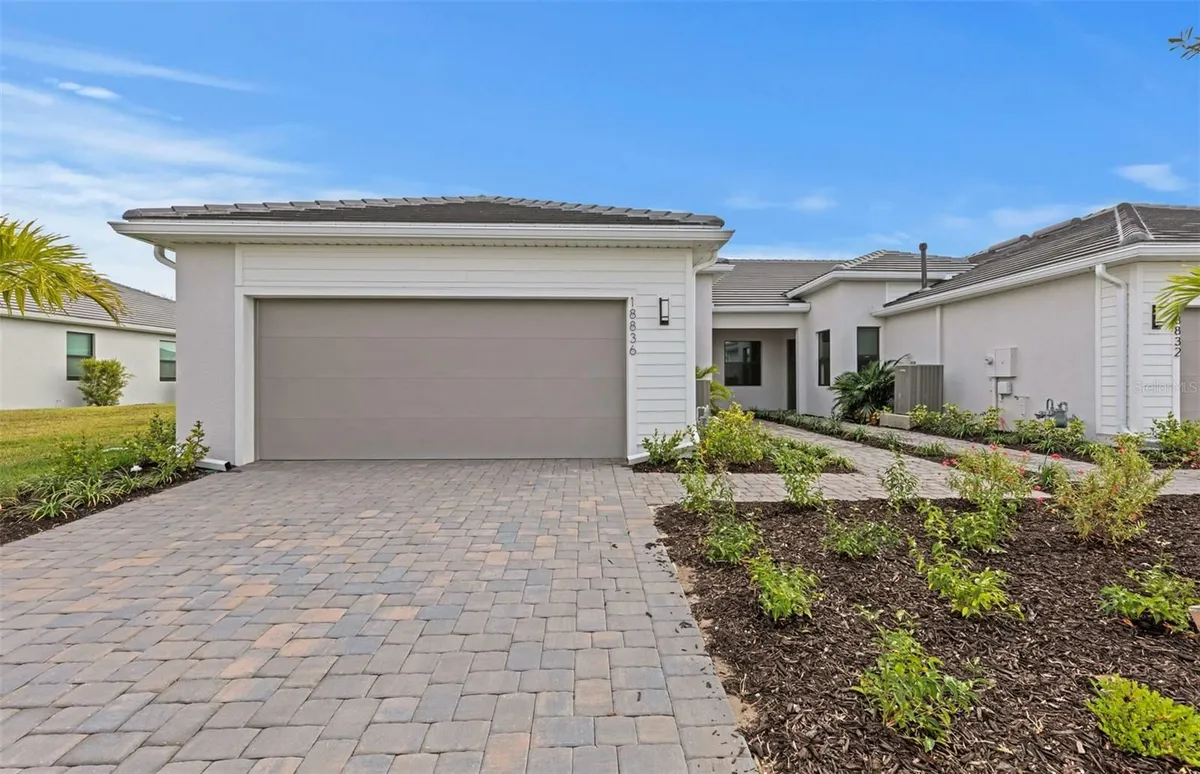 Property Slideshow image 1 of 34 | 18836 indian rock pl, Lakewood Ranch, FL, 34211