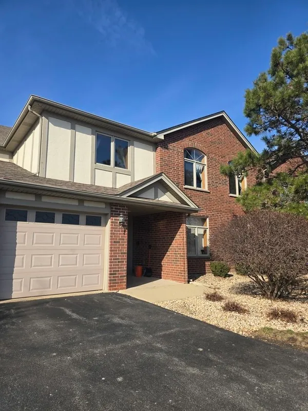 Property Slideshow image 1 of 10 | 6252 kallsen dr 4, Tinley Park, IL, 60477