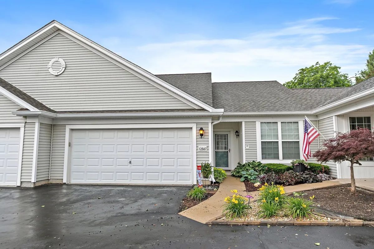 Property Slideshow image 1 of 26 | 12587 rock island trl, Huntley, IL, 60142
