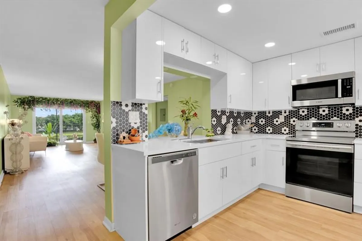 Property Slideshow image 1 of 32 | 4402 martinique ct l3, Coconut Creek, FL, 33066