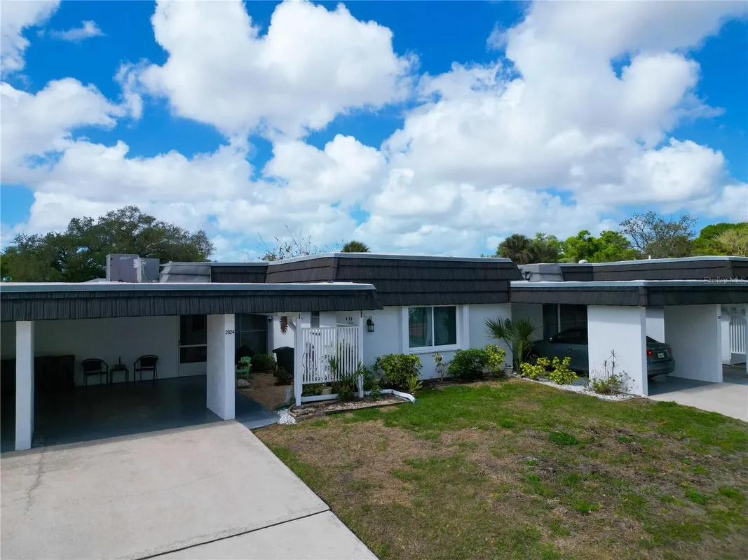 Property Slideshow image 1 of 47 | 3924 ashwood ln 59, Sarasota, FL, 34232