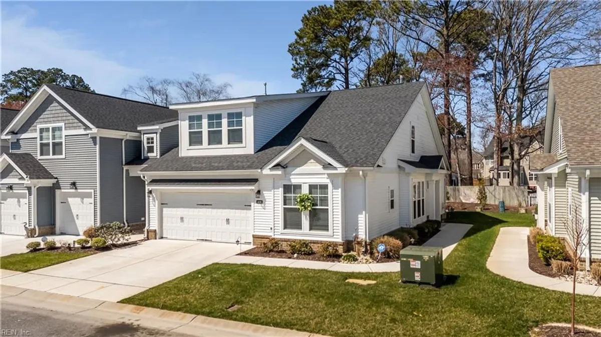 Property Slideshow image 1 of 50 | 4650 longleaf pl, Chesapeake, VA, 23321