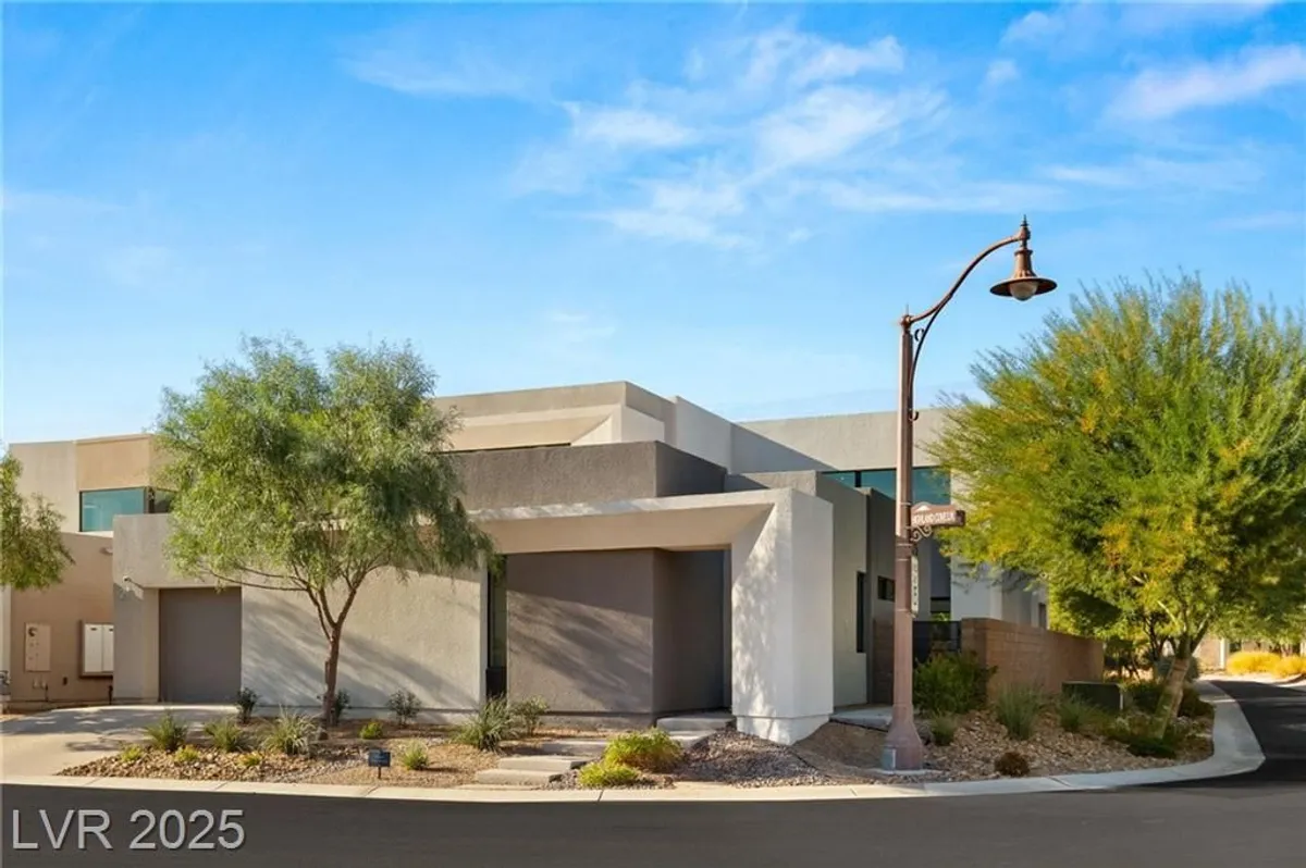 Property Slideshow image 1 of 41 | 21 highland cove ln, Henderson, NV, 89011