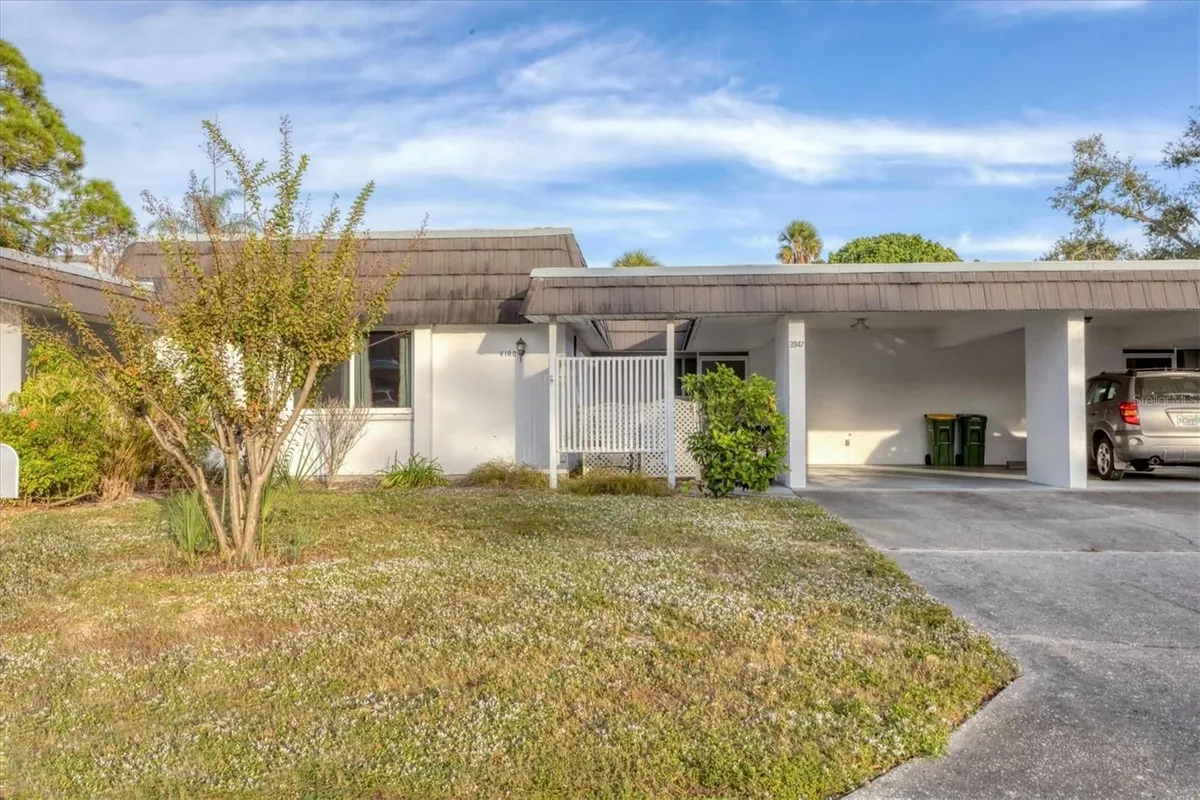 Property Slideshow image 1 of 50 | 3947 panola ln # 180, Sarasota, FL, 34232