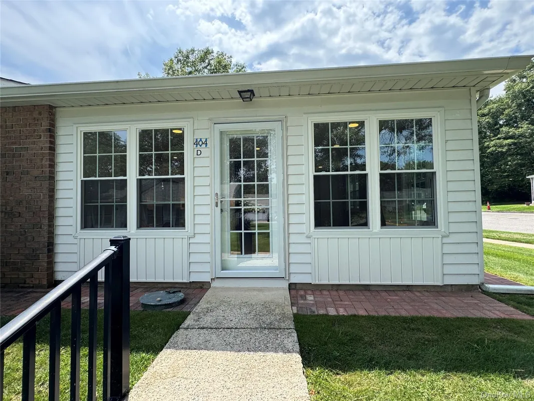 Property Slideshow image 1 of 8 | 404 woodbridge dr d, Brookhaven, NY, 11961