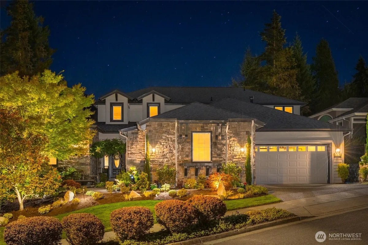 Property Slideshow image 1 of 38 | 12438 243rd pl, Redmond, WA, 98053