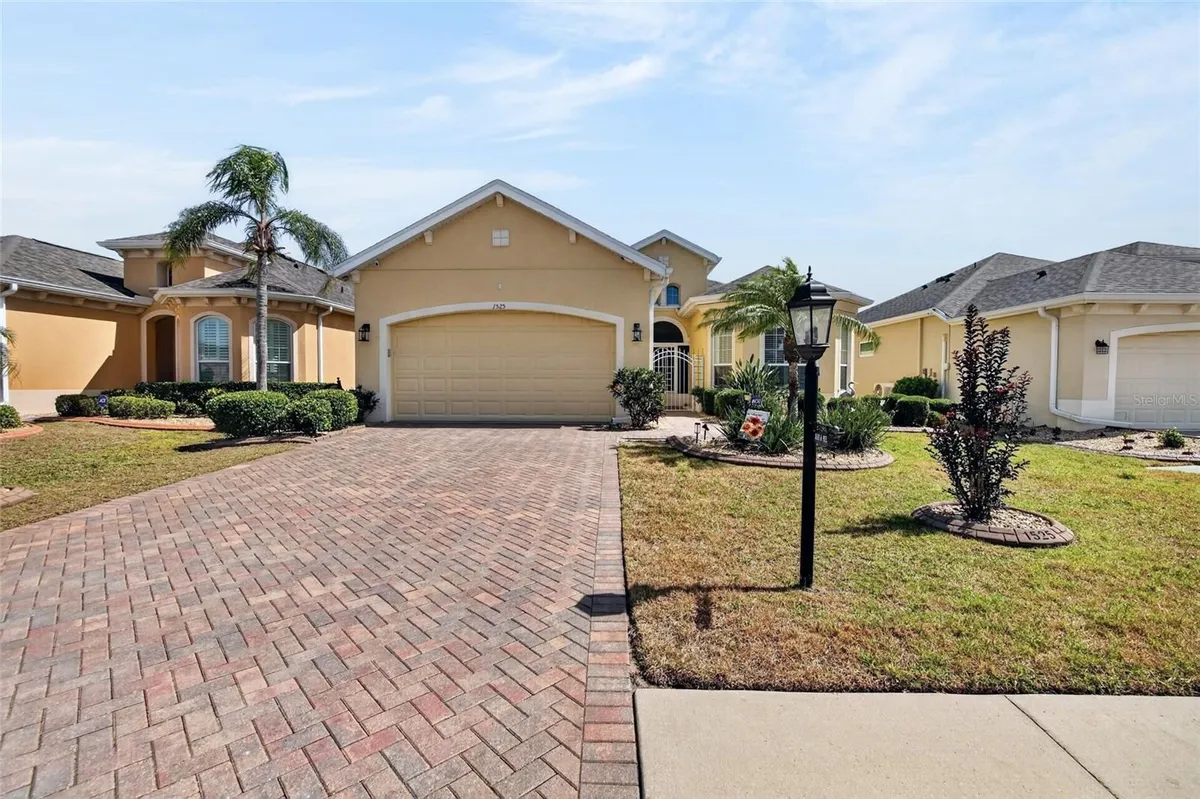 Property Slideshow image 1 of 81 | 1525 emerald dunes dr, Sun City Center, FL, 33573