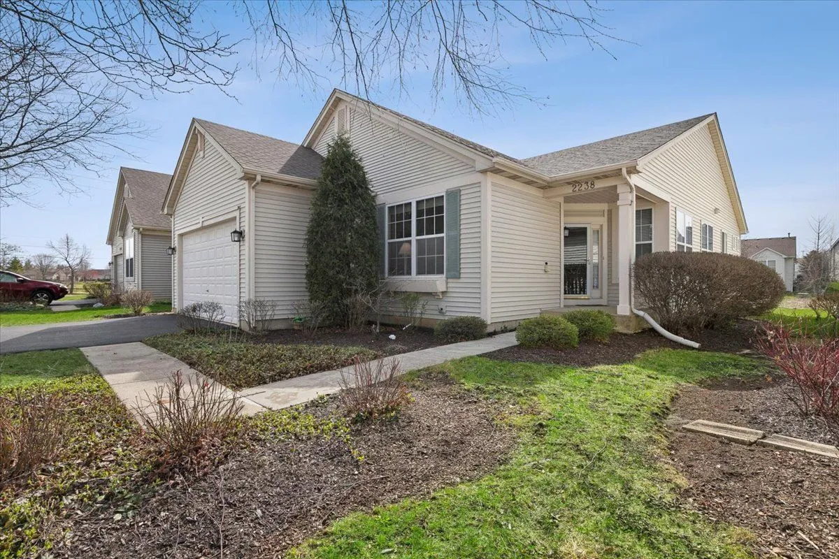Property Slideshow image 1 of 36 | 2238 carillon dr, Grayslake, IL, 60030