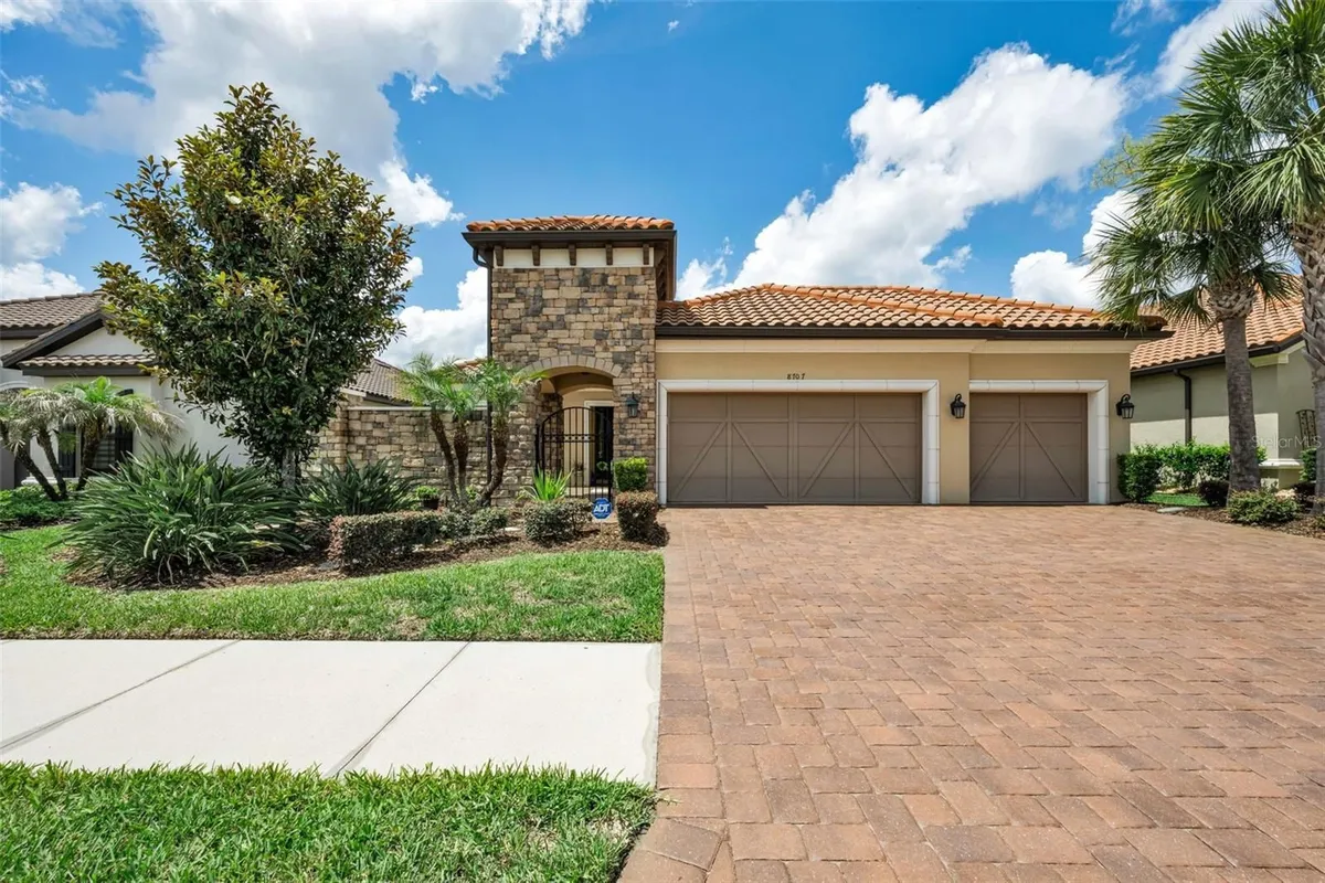 Property Slideshow image 1 of 80 | 8707 sorano villa dr, Tampa, FL, 33647