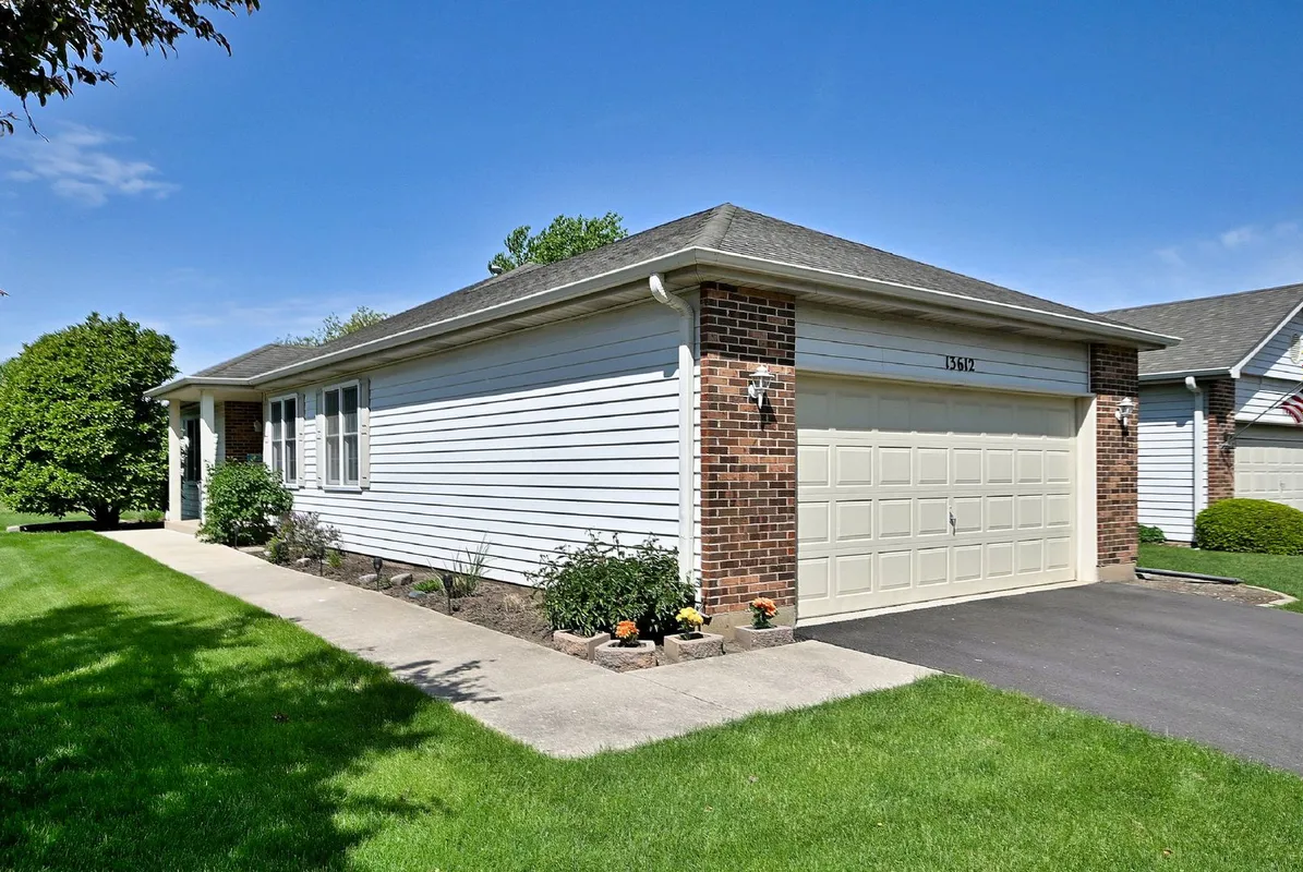 Property Slideshow image 1 of 49 | 13612 s magnolia dr, Plainfield, IL, 60544