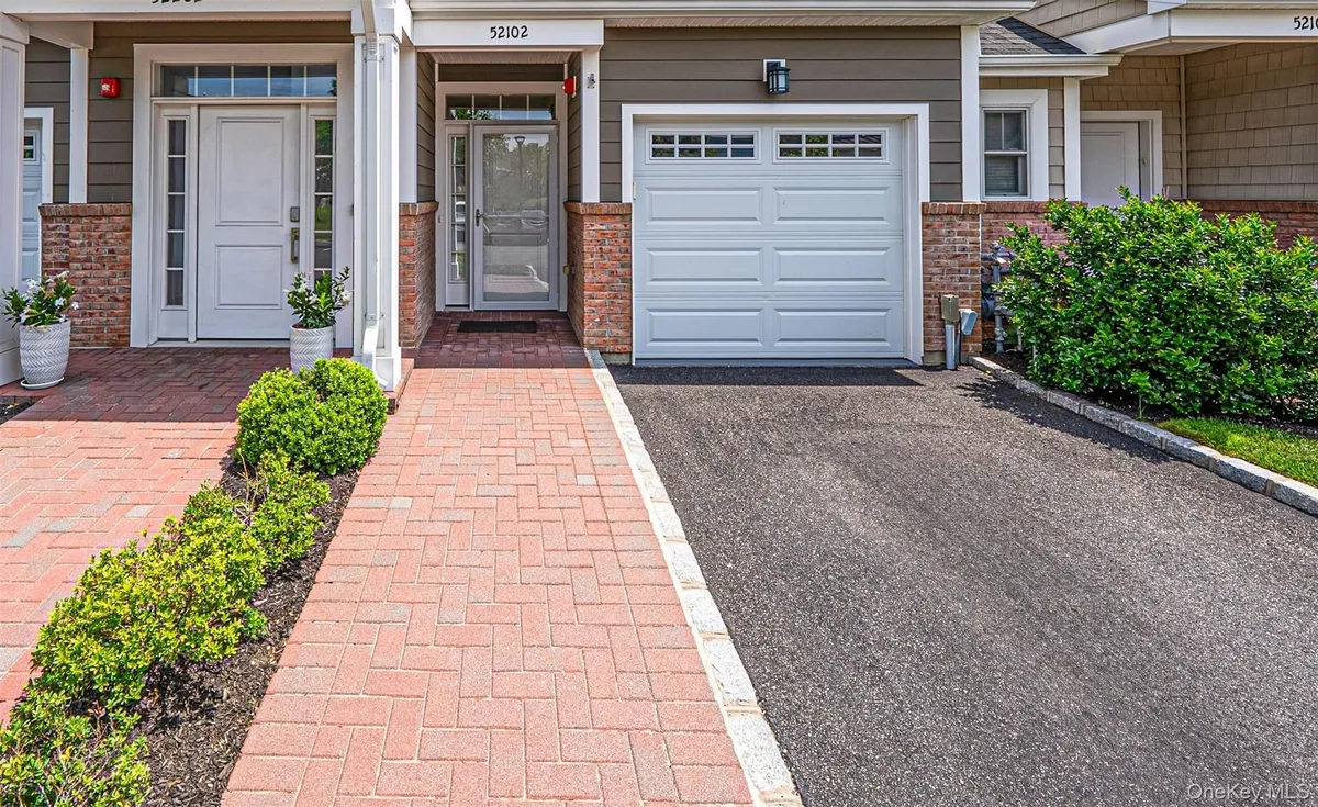 Property Slideshow image 1 of 41 | 52102 beech tree ln, Oyster Bay, NY, 11803