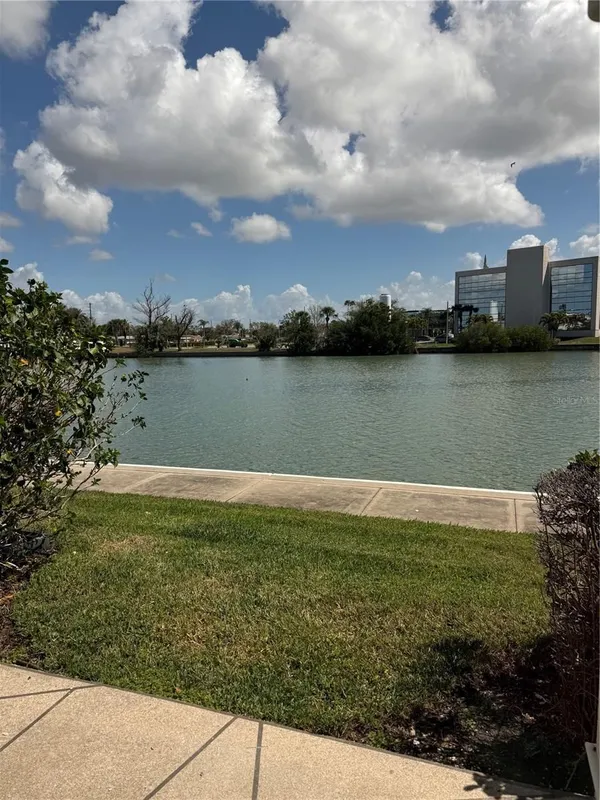 Property Slideshow image 1 of 28 | 7425 bay island dr 103, South Pasadena, FL, 33707