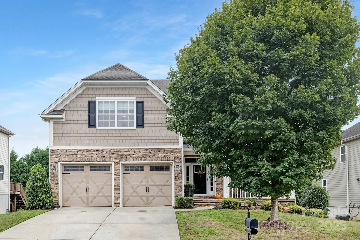 Property Slideshow image 1 of 25 | 5033 el molino dr, Charlotte, NC, 28214