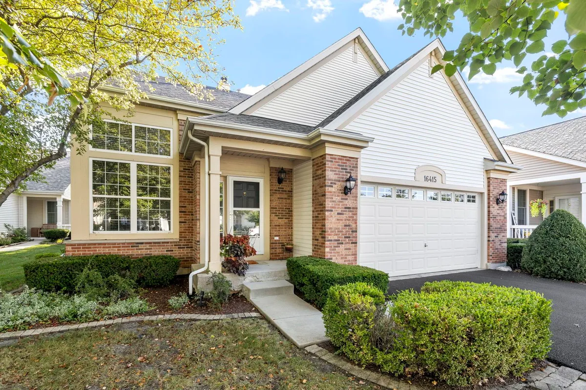 Property Slideshow image 1 of 28 | 16415 grandwood lake dr, Crest Hill, IL, 60403