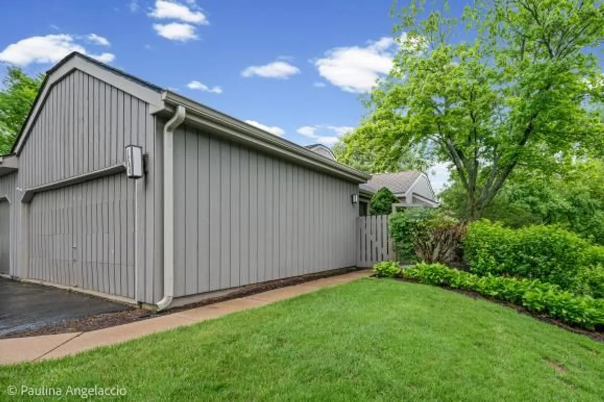 Property Slideshow image 1 of 21 | 1280 oak hill rd, Lake Barrington, IL, 60010