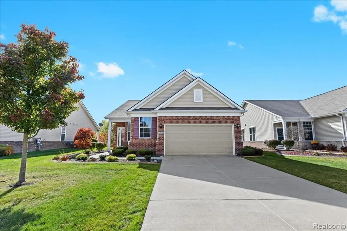 Property Slideshow image 1 of 40 | 24338 walloon way, Brownstown Twp, MI, 48134