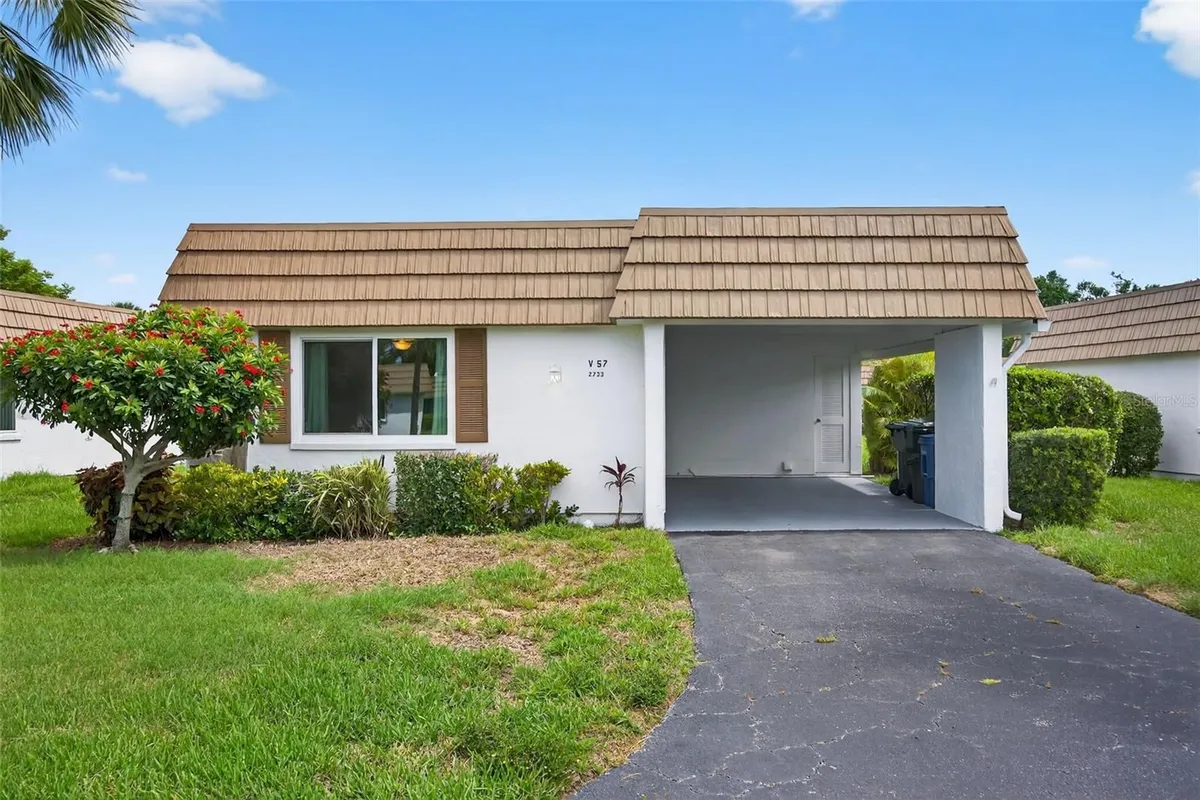 Property Slideshow image 1 of 34 | 2733 riverbluff pl v57, Sarasota, FL, 34231