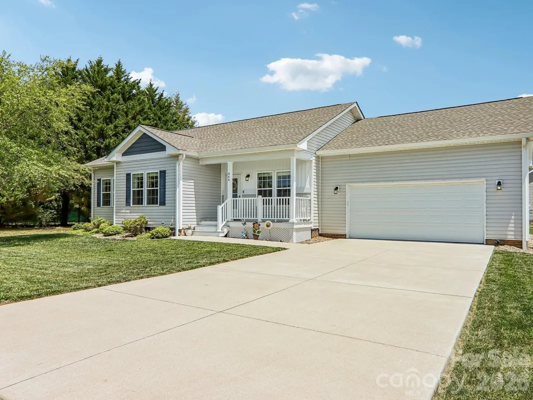 Property Slideshow image 1 of 31 | 464 riverwind dr, Hendersonville, NC, 28739
