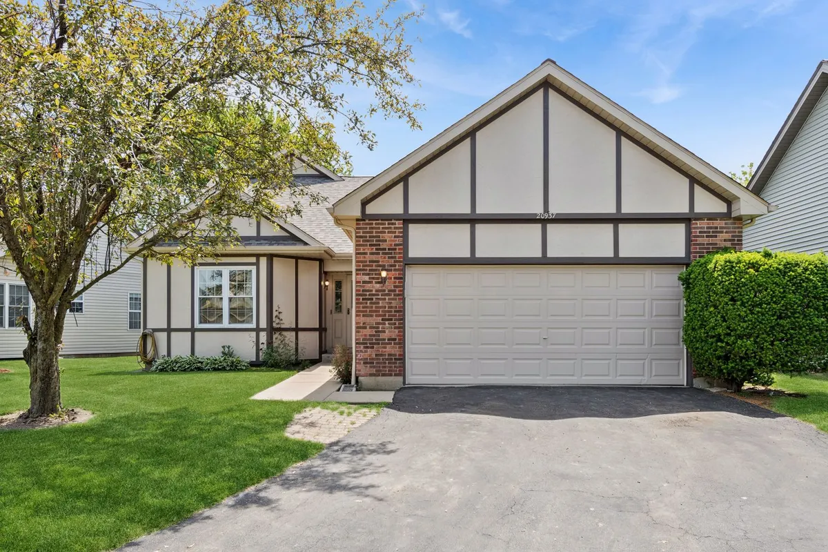 Property Slideshow image 1 of 34 | 20937 w orange blossom ln, Plainfield, IL, 60544